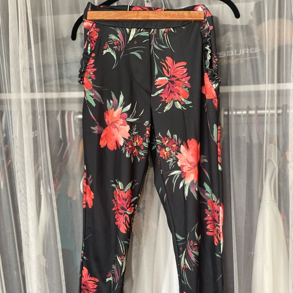 Slim Floral professional trousers with pockets and ruffled ankles